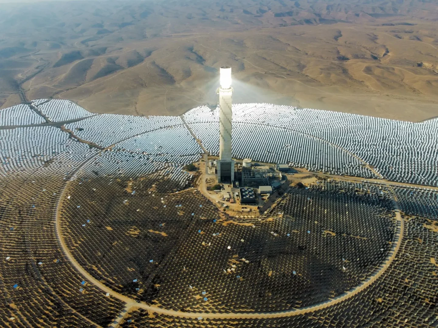 Solarpark mit Heliostaten