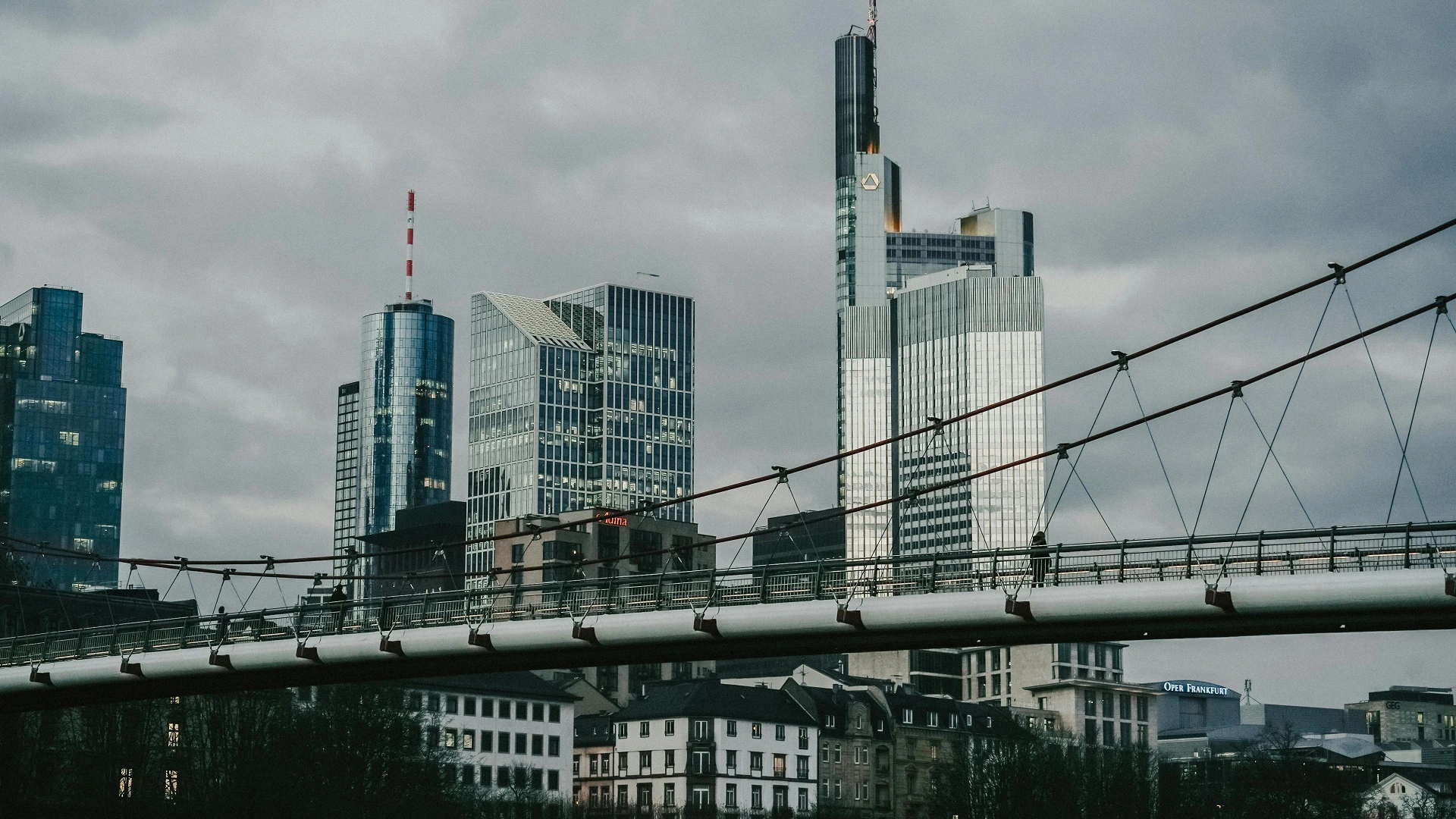 Frankfurt Main Tower Sehenswürdigkeit für einen Kurzurlaub