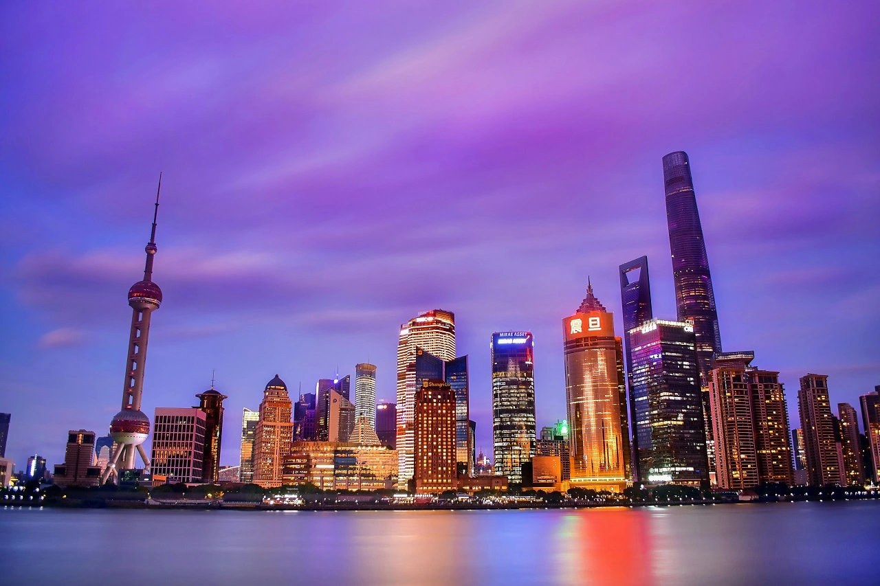 Shanghai Hafen Linienbetrieb elektrisches Containerschiff