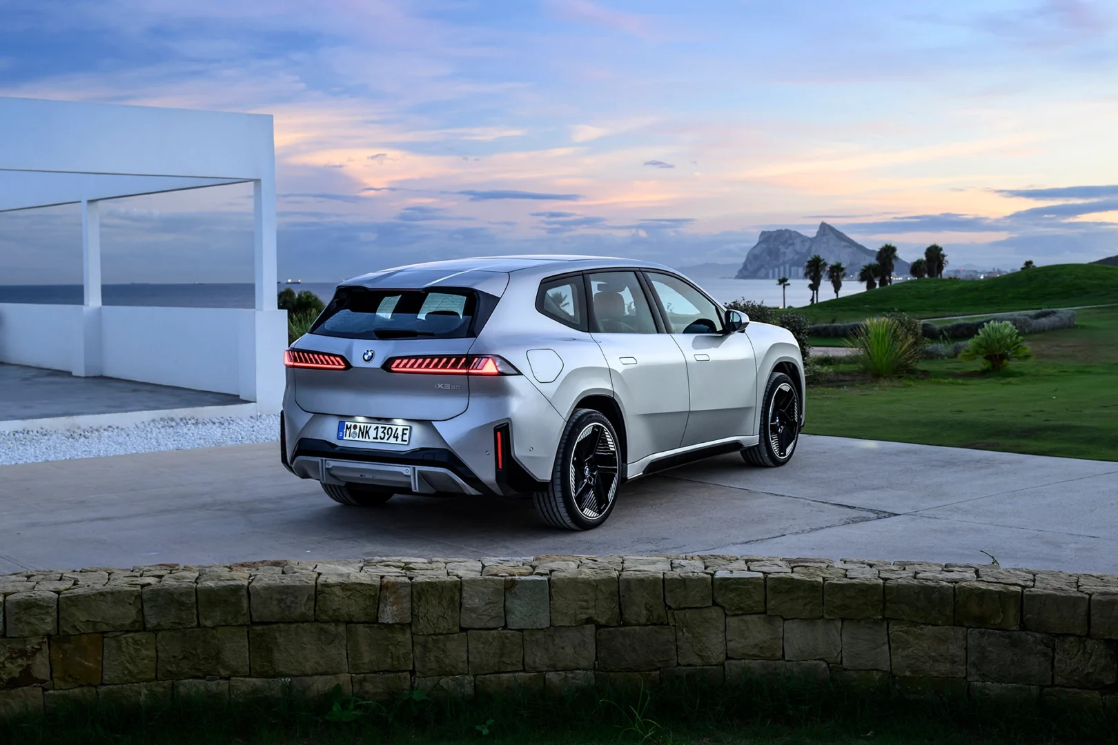 Der BMW iX3 - Heckansicht exterieur 2